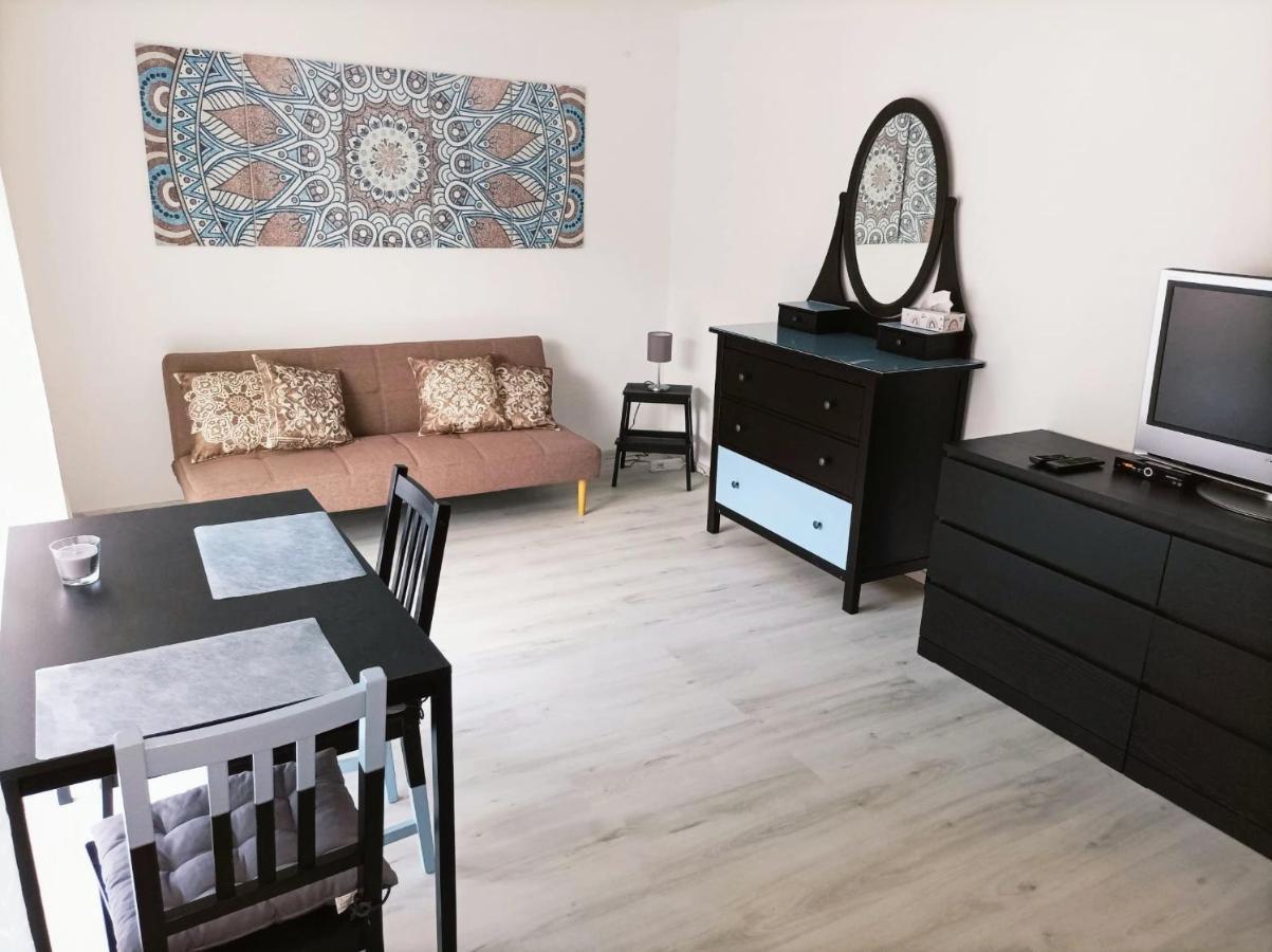 Kleine Ferienwohnung Mit Terrasse Am Waldrand Шёнау Экстерьер фото
